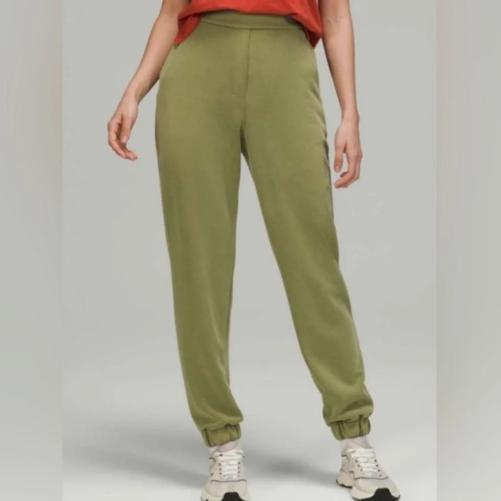 Lululemon Softstreme Relaxed High-Rise Jogger Pants Bronze Green Size‎ 0